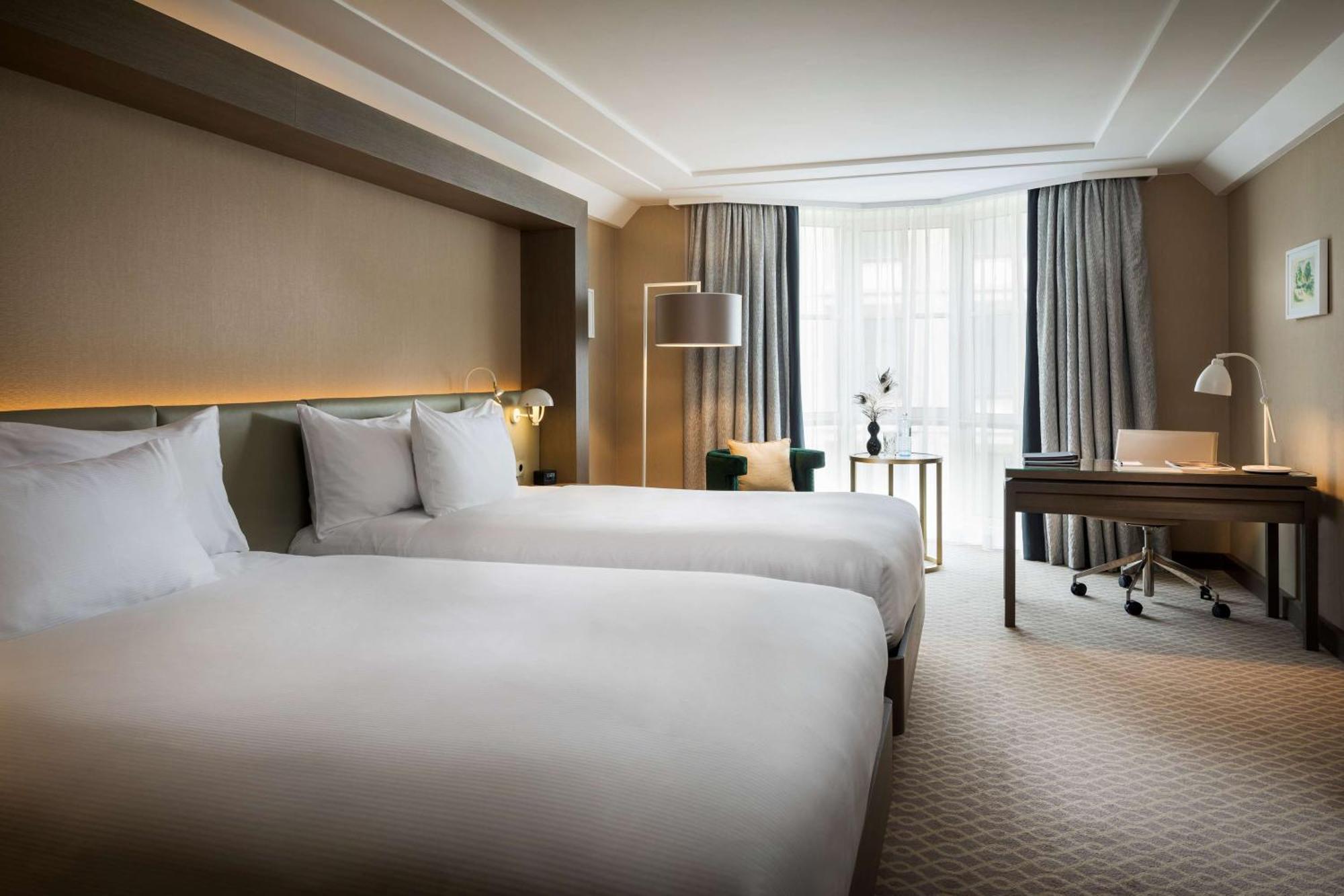 Hilton Plaza 5*