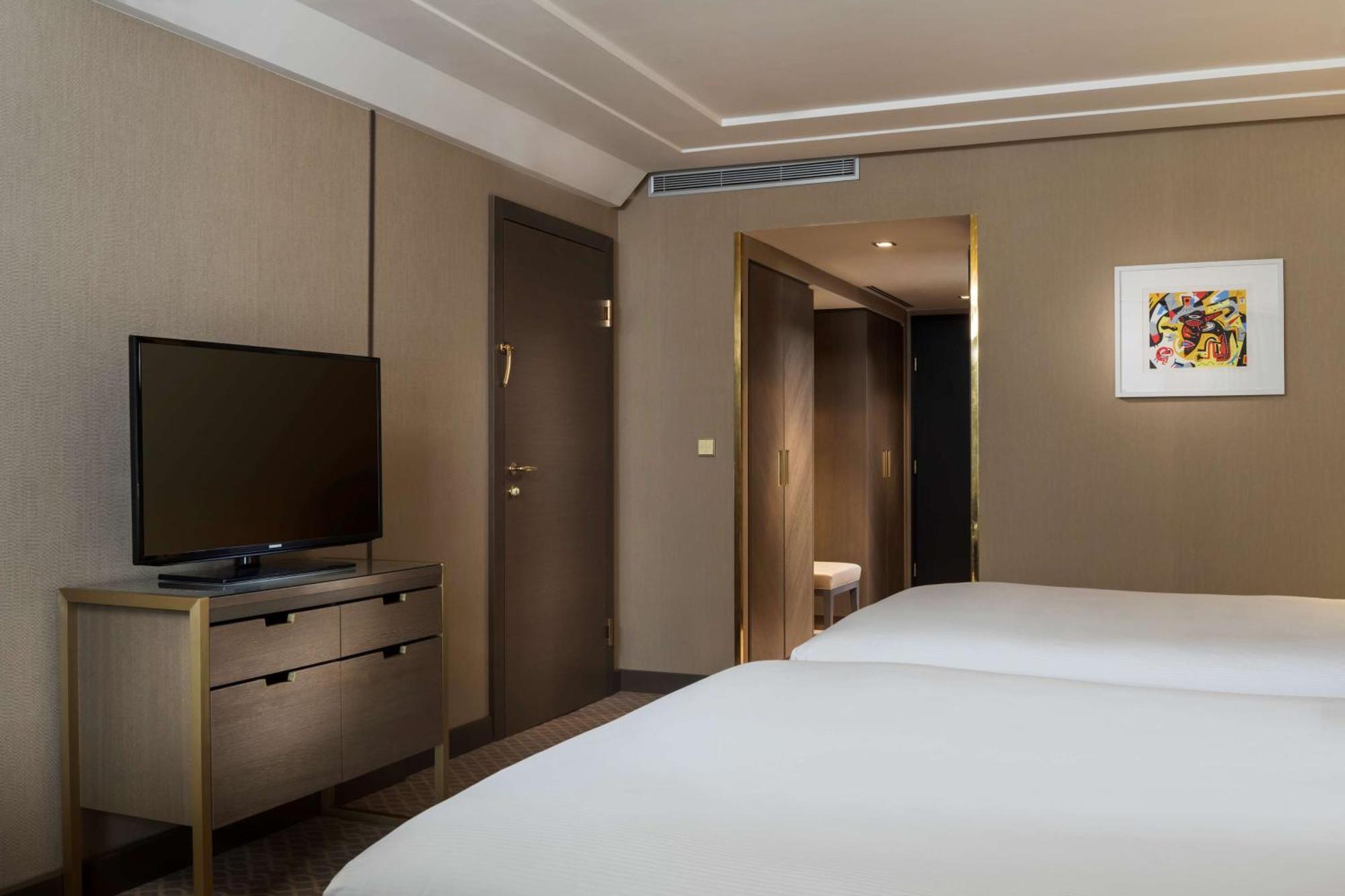 Hotel Hilton Plaza 5*