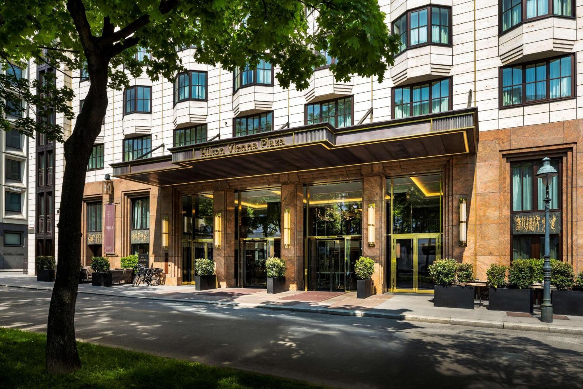 Hilton Plaza 5*