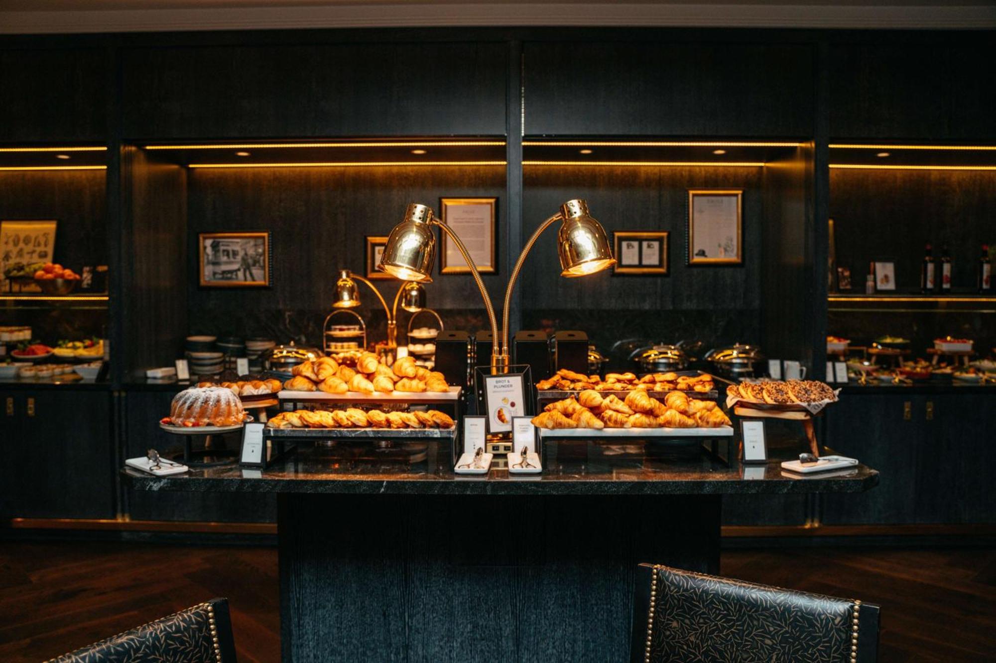 Hilton Plaza Hotel 5*